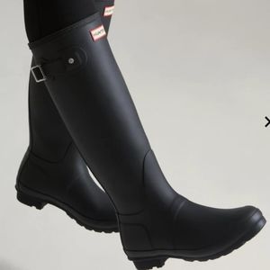 Hunter Women's Black Tall Rain Boots & Fleece Liners